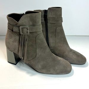2/$20 New Grey Suede Italian Made Metallic Heel Boots Size 8 Sesto Meucci